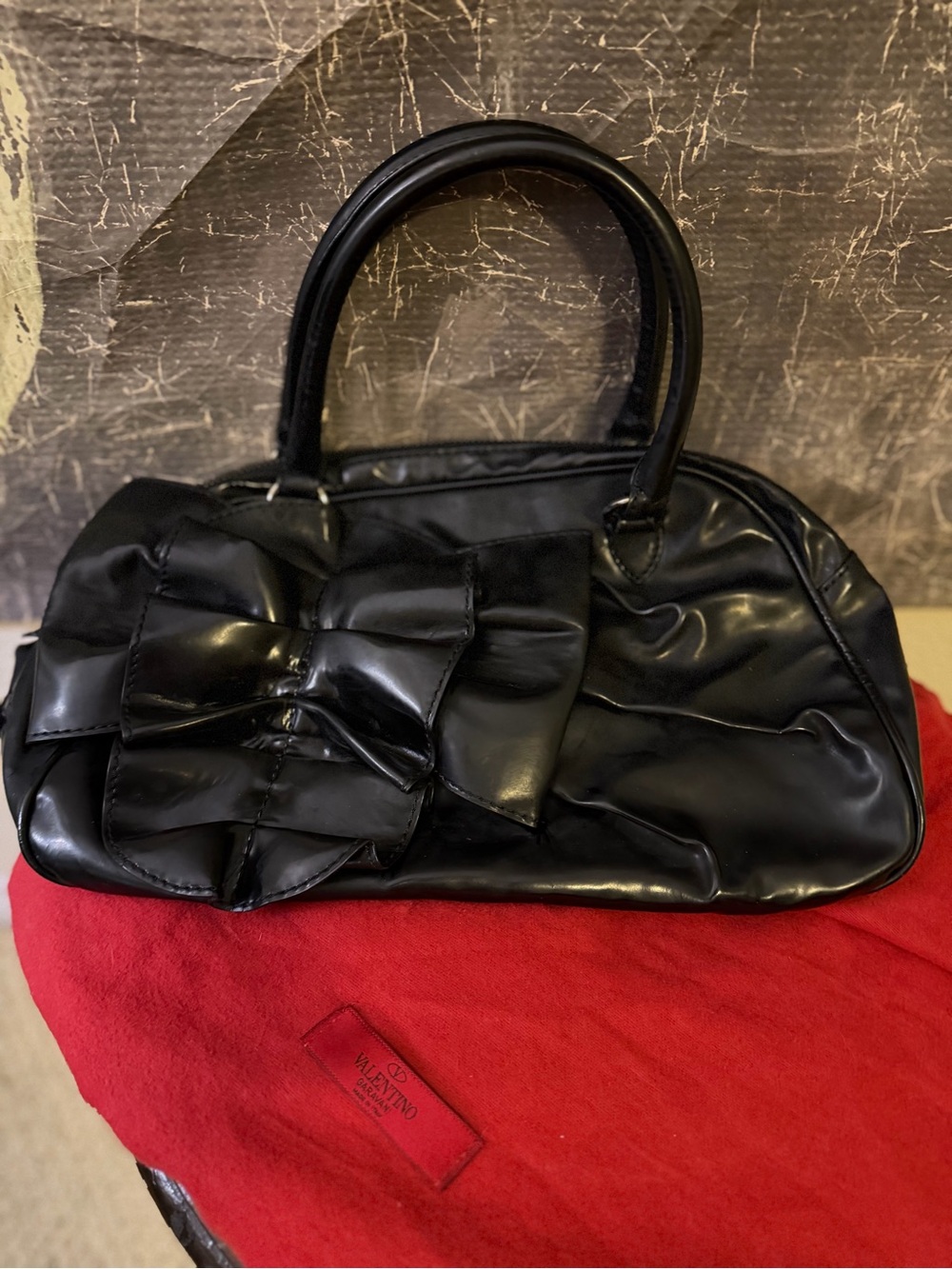 VALENTINO GARAVANI patent leather bow shoulder bag